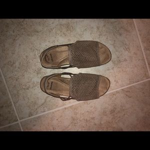 Earth Origins Suede Sandals - Like New - Size 6